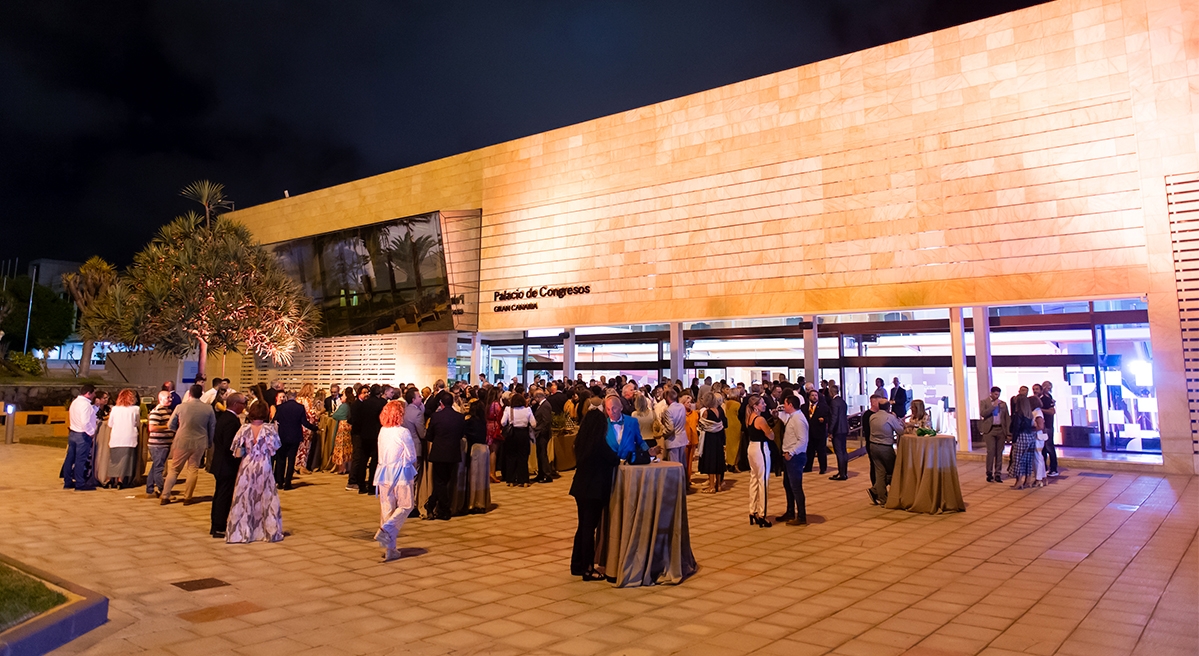 Panorámica general del cóctel posterior a la ceremonia 