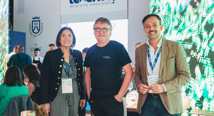 Dimple Melwani, consejera delegada de Turismo de Tenerife,  Andoni Luis Aduriz, chef y Lope Afonso vicepresidente del Cabildo y consejero de Turismo de Tenerife