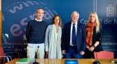 El conseller de Turismo mallorquín, José Marcial Rodríguez, junto a la directora insular, Clara del Moral, y representantes de Talk&Code