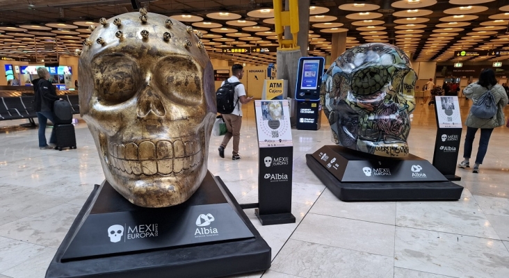 Exposición Mexicráneos en el Aeropuerto de Madrid