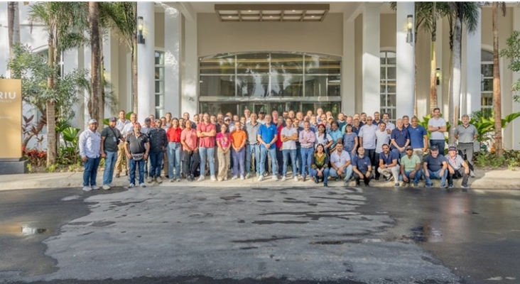 Equipos de Obras y responsables de apertura del Hotel Riu Palace Bavaro, en Punta Cana (República Dominicana)