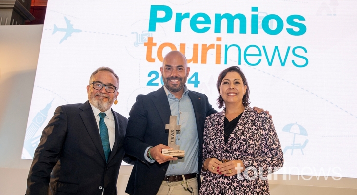 Ignacio Moll, CEO de Tourinews; Mauricio Miramontes, cofundador de La Mano del Mono; y Victoria López, presidenta del Grupo Fedola