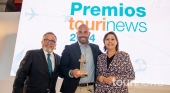 Ignacio Moll, CEO de Tourinews; Mauricio Miramontes, cofundador de La Mano del Mono; y Victoria López, presidenta del Grupo Fedola