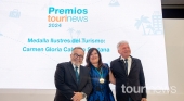 Ignacio Moll, CEO de Tourinews; Carmen Gloria Cabrera, "Ilustre del Turismo"; y Pedro Quevedo, concejal de Turismo de Las Palmas de Gran Canaria