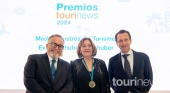 Ignacio Moll, CEO de Tourinews; Eva Brunhuber, "Ilustre del Turismo"; y José Juan González, CEO de Canaragua