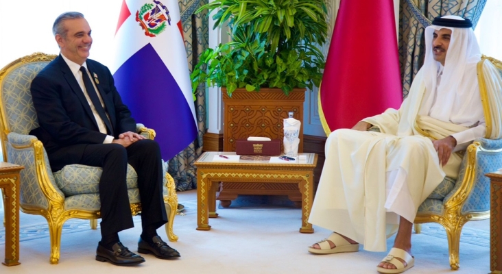 El presidente de República Dominicana, Luis Abinader, con el emir Qatar, Tamim Bin Hamad Al Thani.