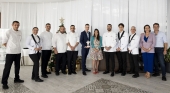 Equipo del GF Victoria celebrando el reconocimiento de Michelin