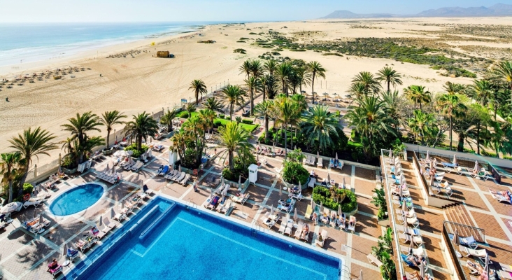 Baleares se queda fuera de la oferta de vacaciones familiares "asequibles" de TUI | En la imagen, el hotel Riu Oliva Beach