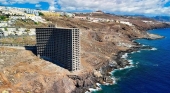 Estructura del hotel abandonado en la costa de Añaza (Tenerife)