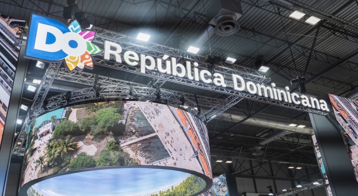 En la imagen, cartel del estand de República Dominicana en FITUR | Foto: Medya Audiovisual