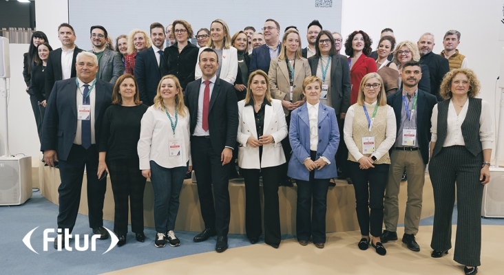 Foto de familia de la delegación de Valencia Turisme en FITUR 2025