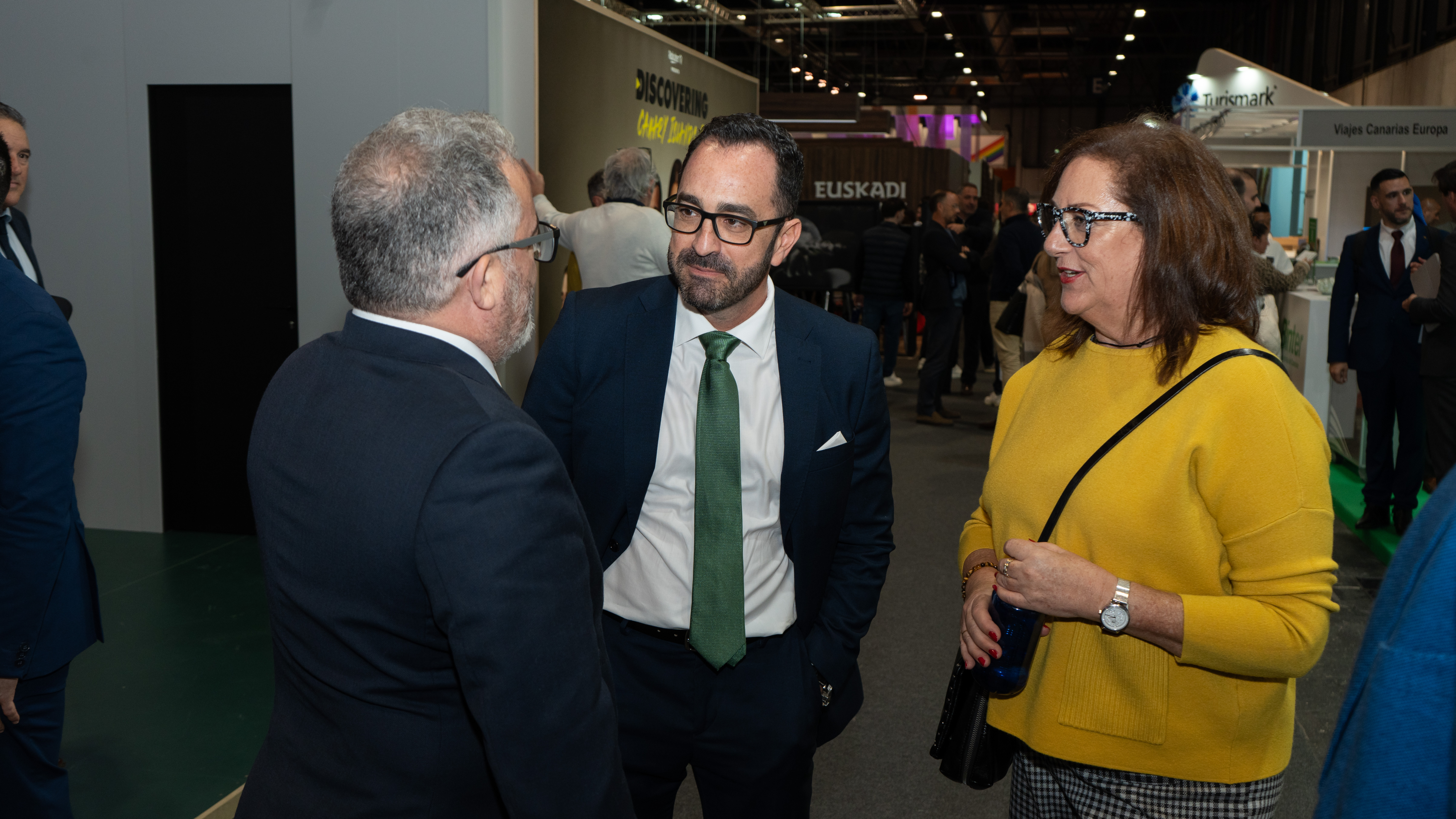 Ignacio Moll conversa con Javier Valentín y Doris Borrego