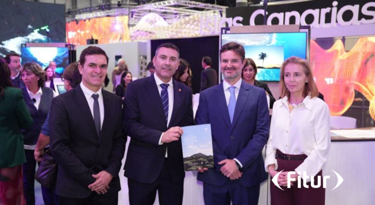 Héctor Fernández, Oswaldo Betancort, Patricio Azcárate y Susana Pérez durante la presentación de Lanzarote y La Graciosa