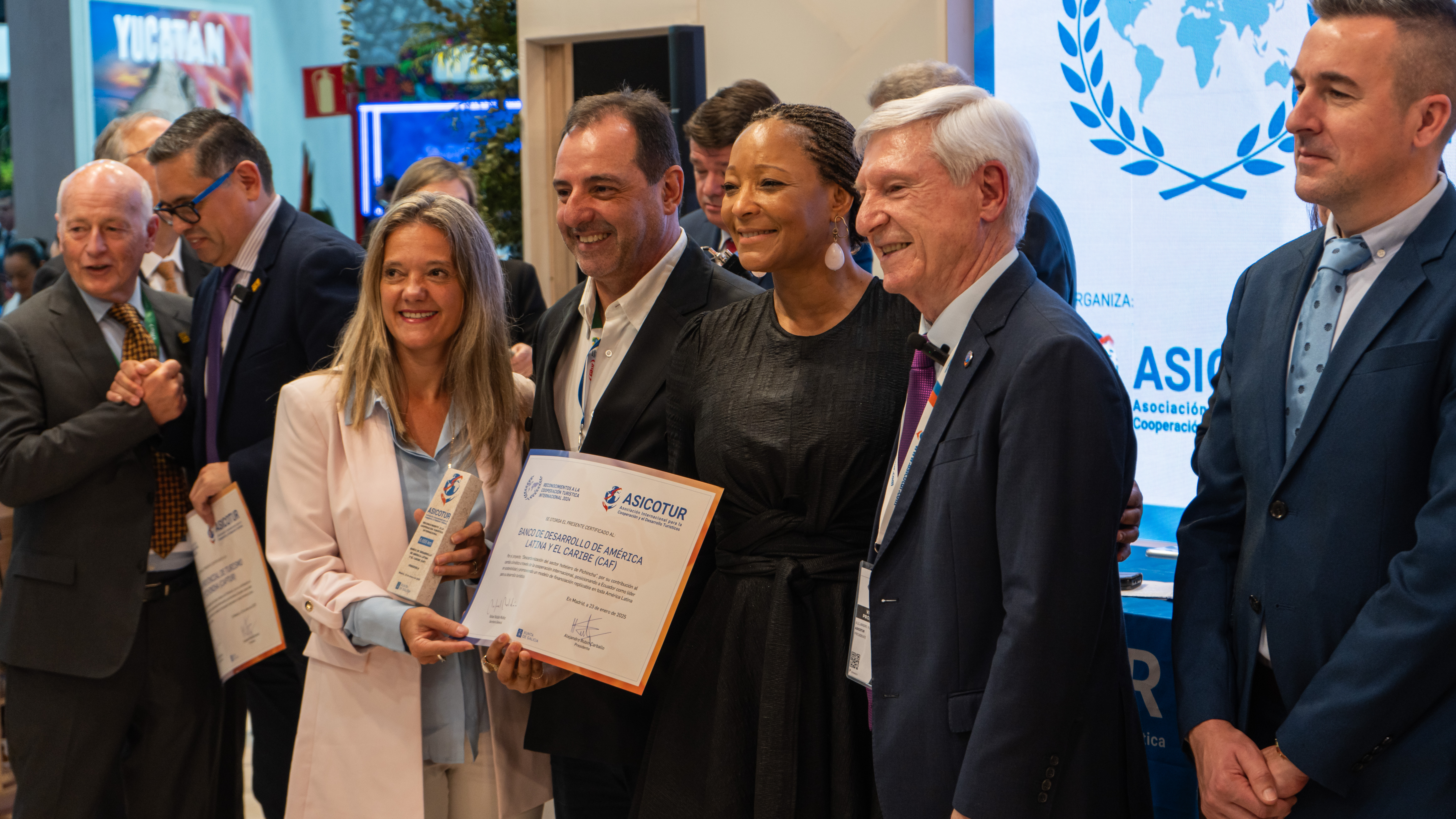 Irapuan Cortes Santos, presidente de Viaje Paraná-Brasil; Catalina Martínez; secretaria de Estado de Turismo de Guinea Ecuatorial; Alejandro Rubín Carballo, presidente de ASICOTUR; y Antonio Casas, gerente de Agencia de Turismo de Galicia