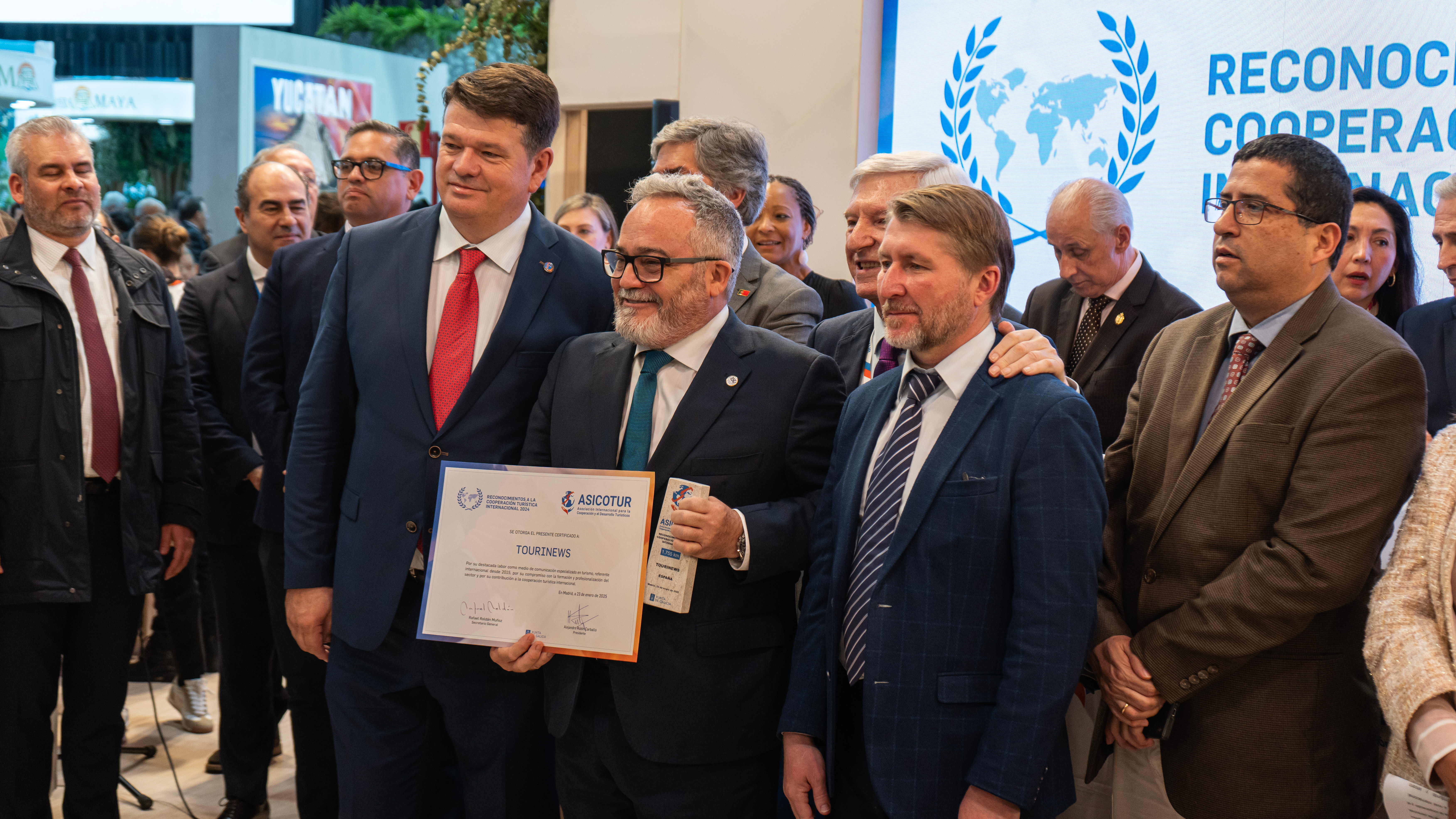 Jesús Ares, vicepresidente de ASICOTUR; Ignacio Moll, CEO de Tourinews; y Dmitriy Ilin, Coordinador Técnico del Departamento de Miembros Afiliados de ONU Turismo