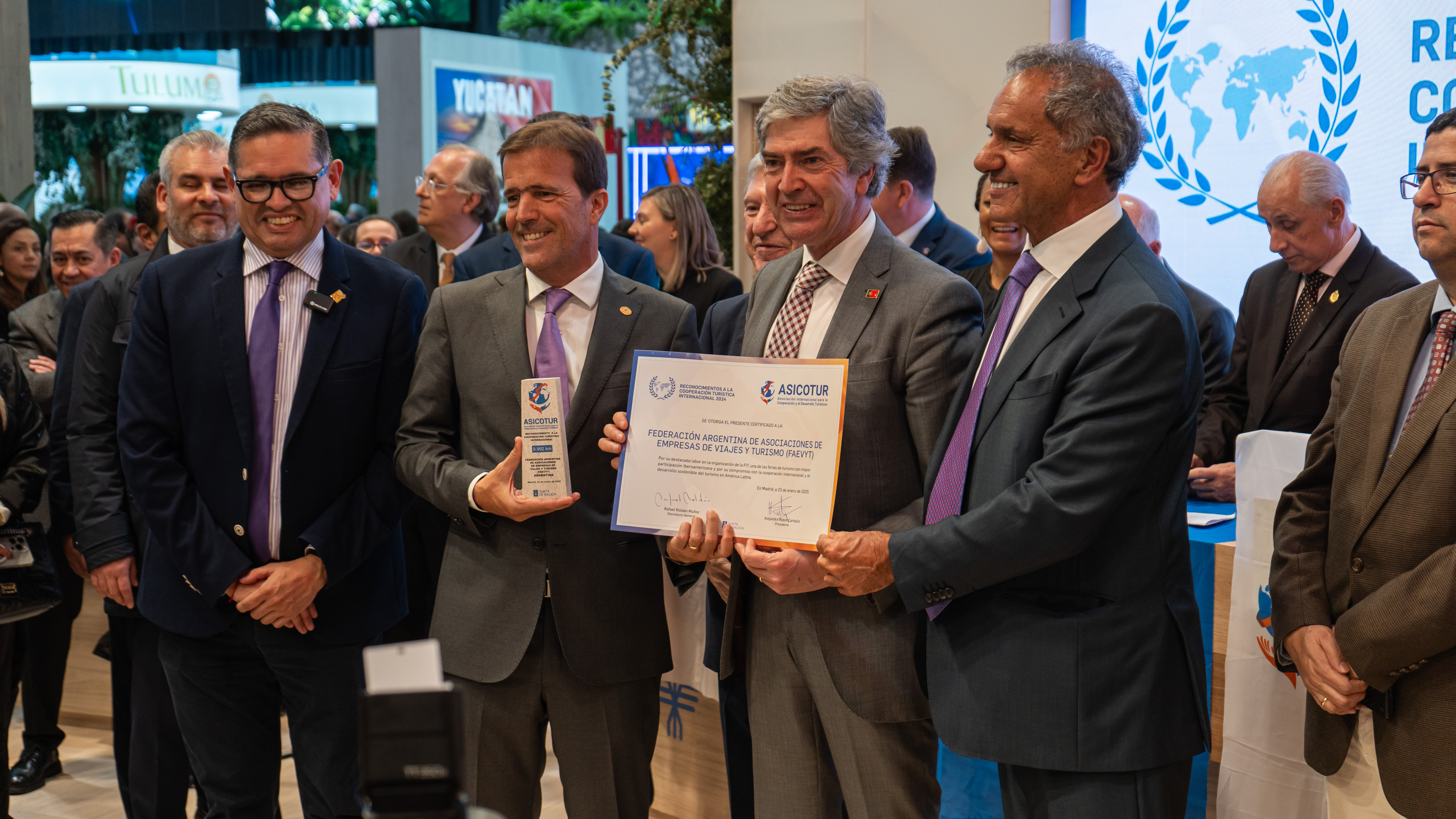 Mateo Estrella Durán, ministro de Turismo de Ecuador; Andrés Deyá, presidente de FAEVYT; Pedro Machado, secretario de Estado de Turismo de Portugal; y Daniel Scioli, secretario de Turismo, Ambiente y Deportes de Argentina