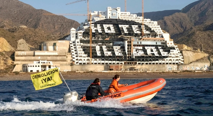 Protesta de Greenpeace frente al hotel | Foto: Greenpeace