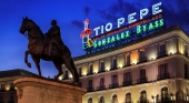 El dueño de Civitatis compra el hotel bajo el histórico cartel de 'Tío Pepe' en la Puerta del Sol (Madrid) | Foto: Barcex (CC BY-SA 2.0)