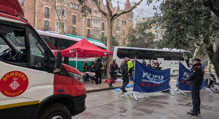 34 heridos, 4 en estado crítico, en un choque entre autobuses turísticos en Barcelona