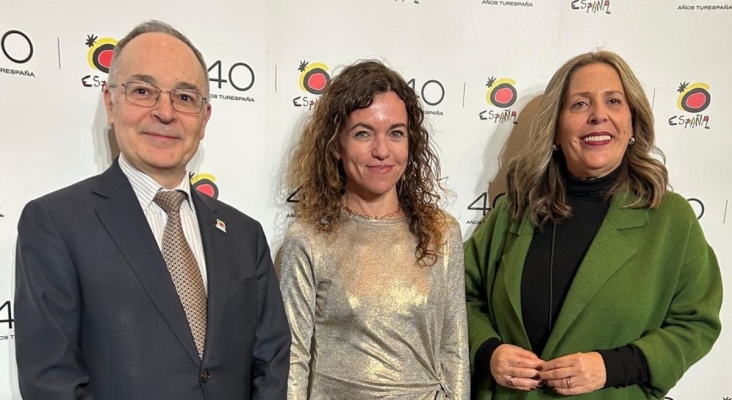 El Embajador de España en Berlín, Pascual Navarro; la secretaria de Estado de Turismo, Rosario Sánchez; y la consejera de Turismo del Cabildo de Fuerteventura, Marlene Figueroa