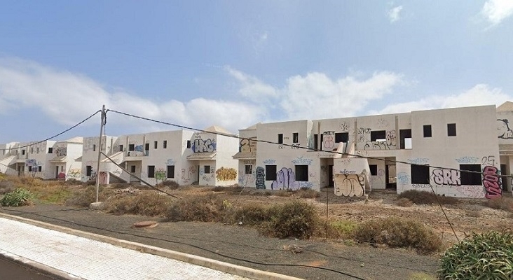 Edificios abandonados en la parcela Foto Ayuntamiento de Teguise