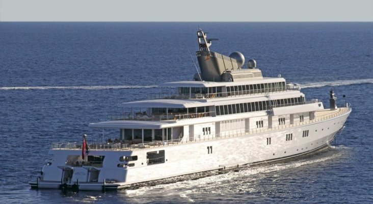 Estrellas de Hollywood conocen Ibiza a bordo de un yate de 400 millones | Foto: Rising Sun vía Diario de Ibiza