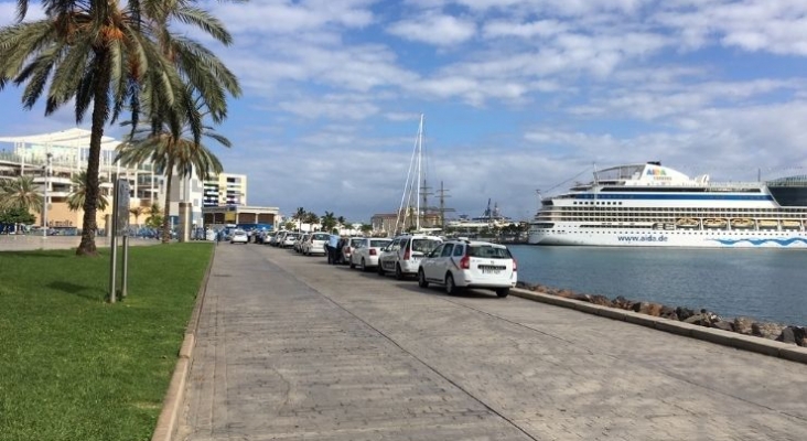 Al fondo, el muelle de cruceros en el Puerto de Las Palmas (Gran Canaria) | Foto: Tourinews