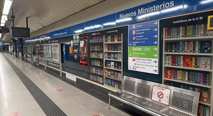 El Metro de Madrid convierte una de sus estaciones en una gran biblioteca | Foto: Miguel Oliver García