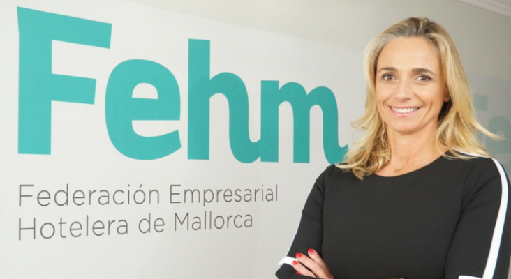 Hoteleros mallorquines piden al residente reducir los viajes en coche para evitar la saturación | En la imagen, María Frontera, presidenta de la Federación Empresarial Hotelera de Mallorca (FEHM).