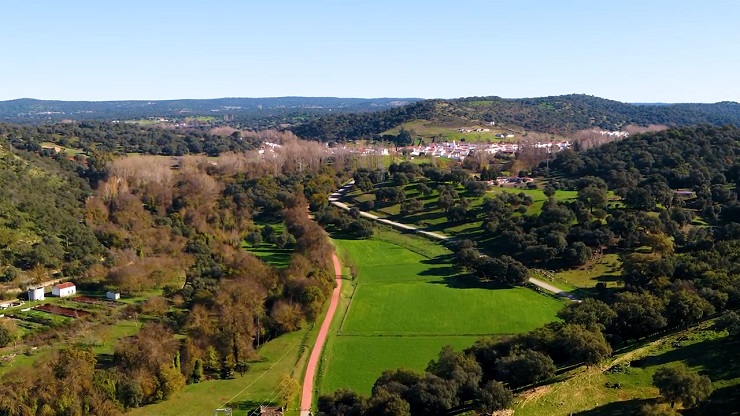 Vista aérea de un paisaje de la Sierra Morena (Sevilla) | Foto: Prodetur