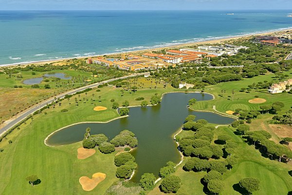 Vista de la urbanización Novo Sancti Petri desde el Iberostar Real Novo Sancti Petri Golf Club 