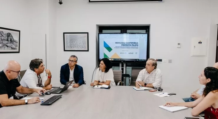 Reunión entre el Cabildo de Tenerife y miembros de Ashotel