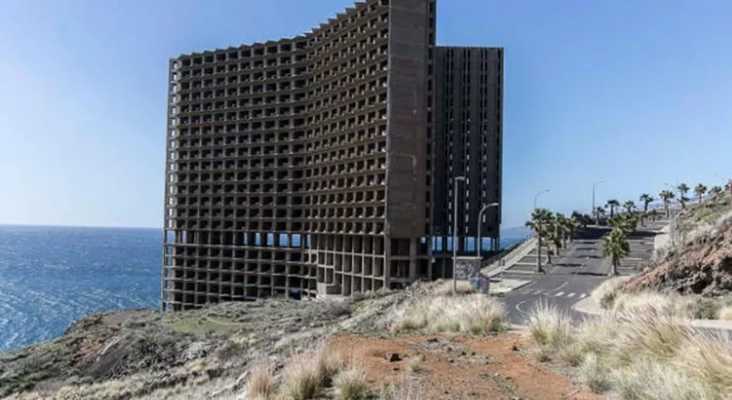 Hotel abandonado hace 48 años en Añaza (Tenerife) | Foto: Ayto. de Santa Cruz de Tenerife