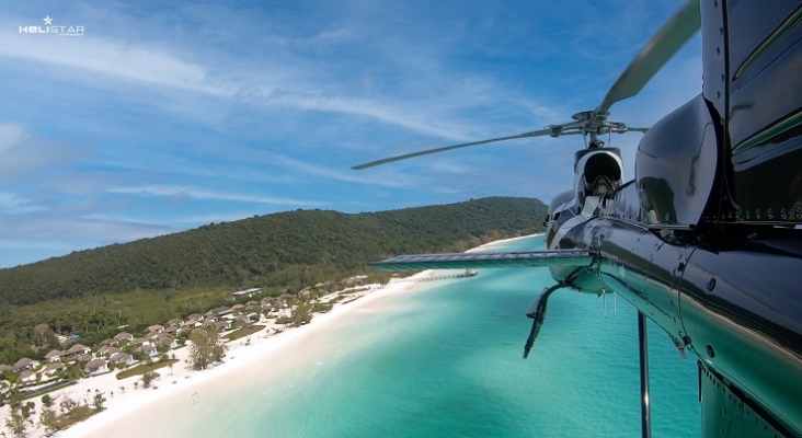 Helicóptero de Helistar sobrevolando la isla de Song Saa (Camboya)