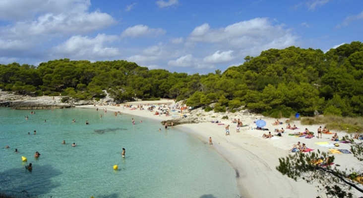 Los socorristas se incorporan con 10 días de retraso a las playas de Ciutadella (Menorca)