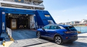 Vehículo embarcando en ferry © Volkswagen
