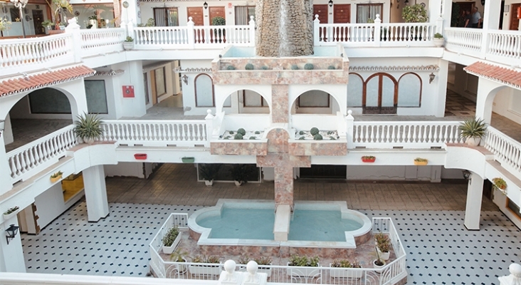 Patio central del hotel Ona Las Rampas, en Fuengirola | Foto: Ona Hotels