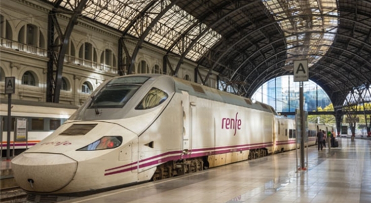 Tren Alvia en una estación ferroviaria | Foto: Renfe