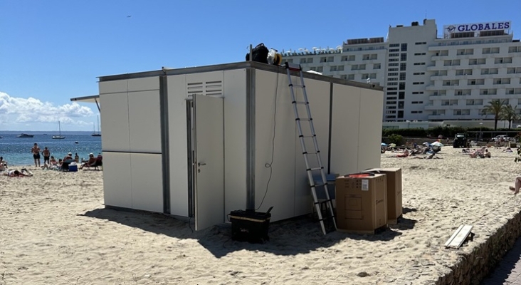 Los vecinos abroncan al Ayuntamiento de Calvià por transformar Palmanova en una playa de lujo | Foto: piolims vía Twitter