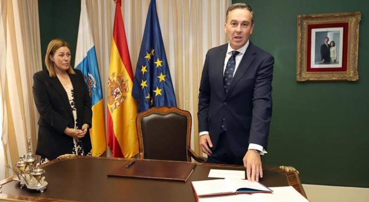 David Morales toma posesión como diputado del Parlamento de Canarias | Foto: Astrid Pérez vía Instagram