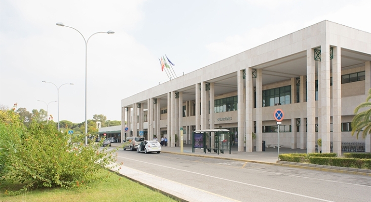 Exterior de la terminal del Aeropuerto de Jerez (Cádiz) | Foto: Aena