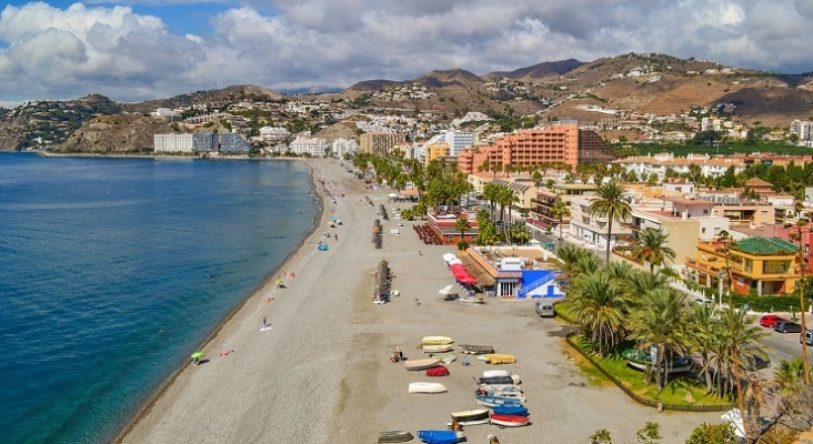 Playa de Almuñecar, en la Costa Tropical (Granada)