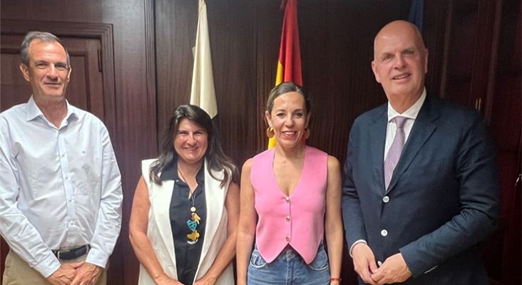 José Juan Lorenzo, director gerente Turismo Islas Canarias; Julieta Schallenberg, viceconsejera de Transición Ecológica; Jessica de León, consejera de Turismo; y Thomas Ellerbeck, director de Asuntos Exteriores TUI Group