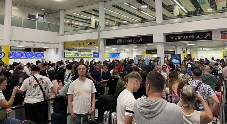 Colas en London Gatwick| Foto: Emran El Badawi