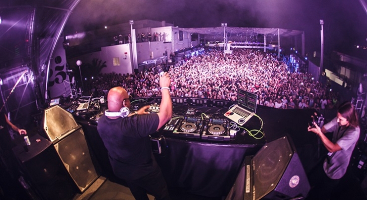 Los Matutes vencen a Pepe Roselló en el largo litigio por el uso de la marca 'Space' | En la imagen, el DJ Carl Cox pinchando en la discoteca Space Ibiza | Foto: Malagalabombonera (CC BY-SA 4.0)